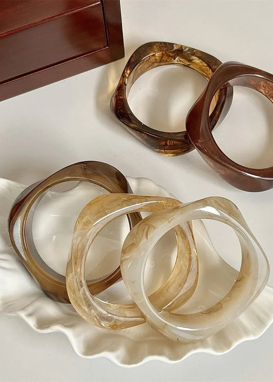 Mira Retro Resin Armring