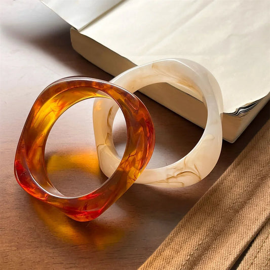 Mira Retro Resin Armring